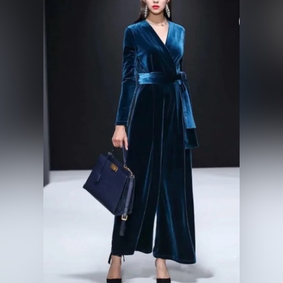 Jumpsuit Medium velvet style blue NWT - Picture 1 of 1